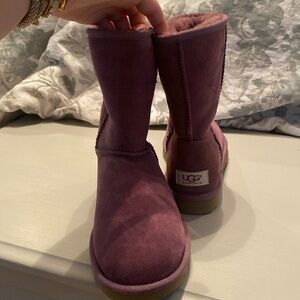 Like new purple plum Ugg boots size 6